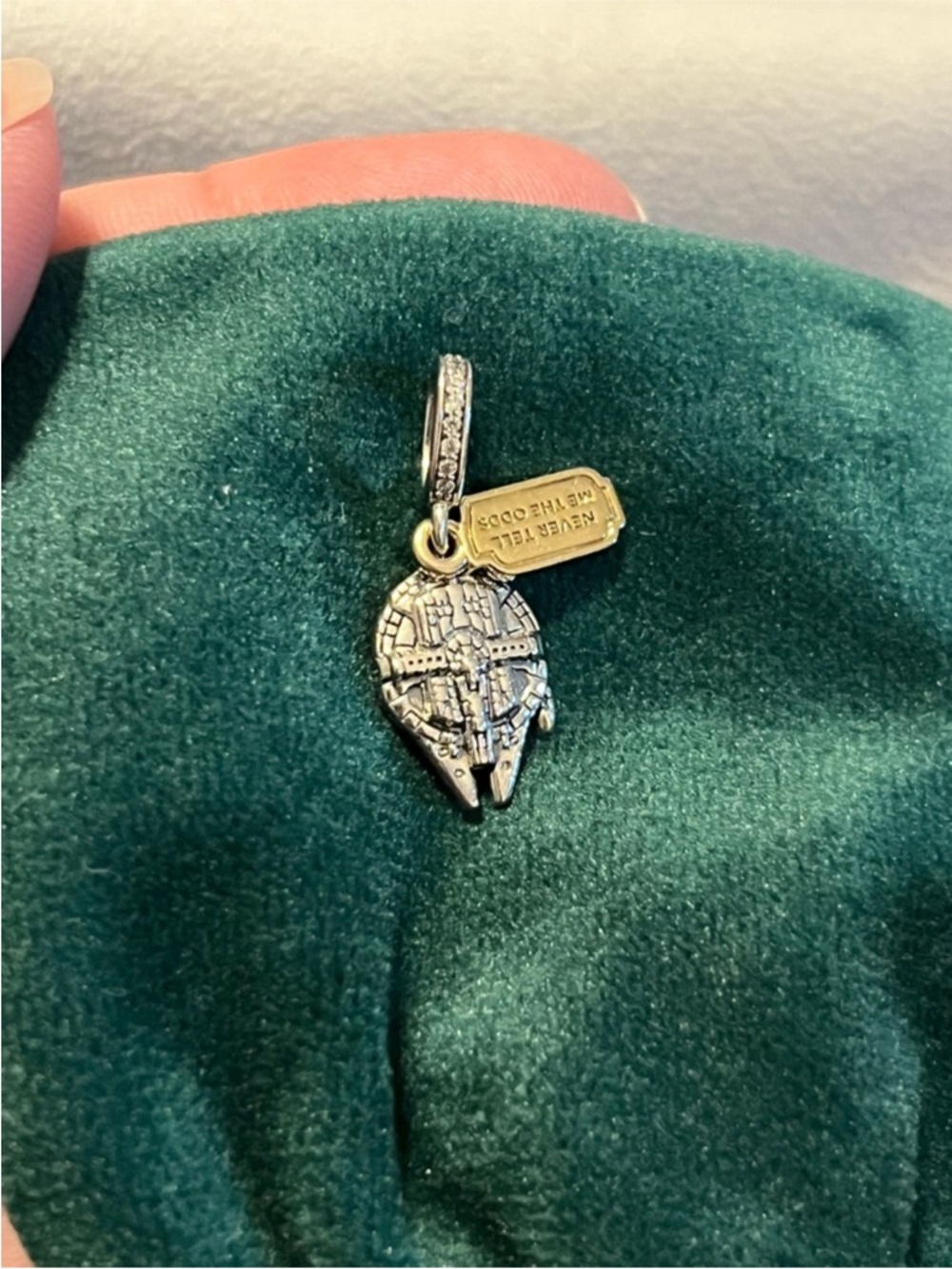 Pandora Star Wars Millennium
Falcon Dangle Charm
Good condition - Picture 3 of 6